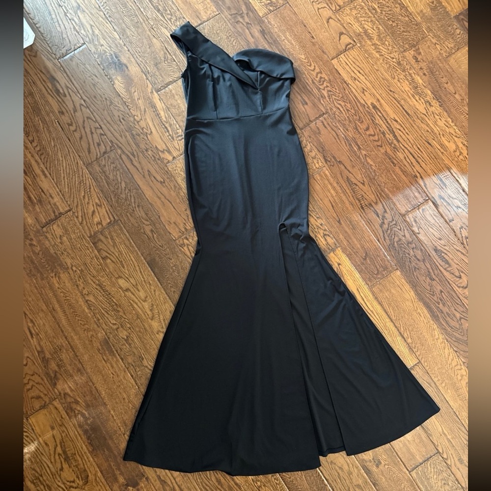 Black Asymmetrical Ruffled One-Shoulder Cocktail Gown